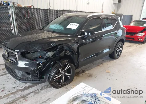 2025 Volvo Xc40 B5 Core Bright Theme z USA, uszkodzony, nr VIN YV4L12UJ9S2544719